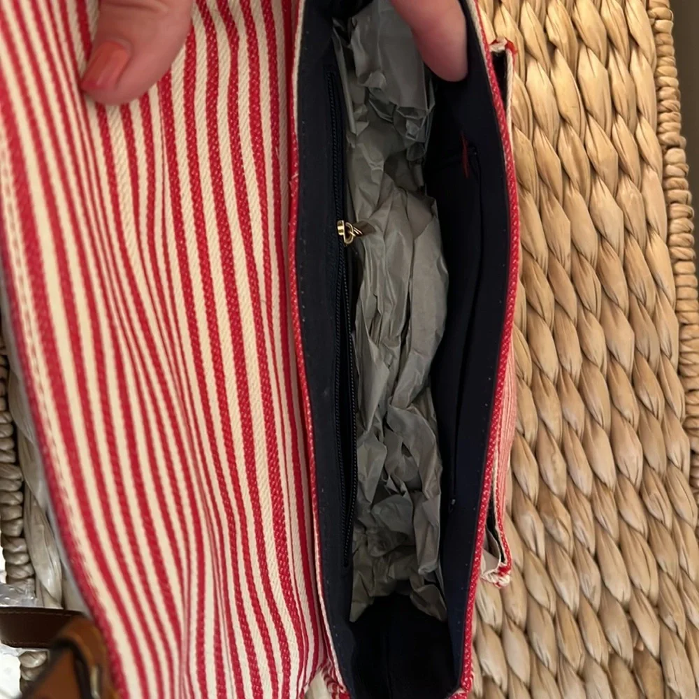 Red and white striped bag brand new. Bought at Vintage Hills Boutique - Picture 4 of 4